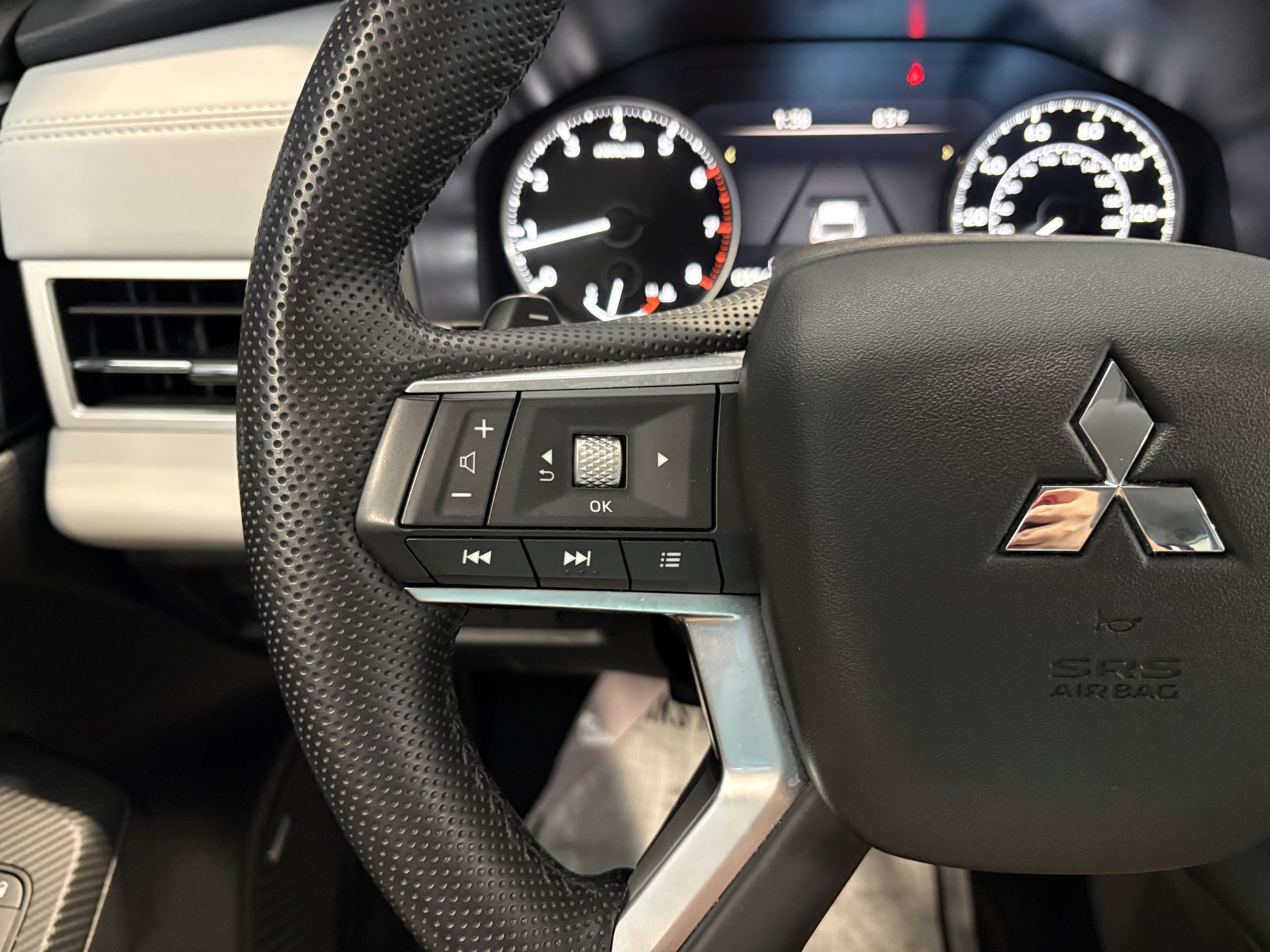 2025 Mitsubishi Outlander SE FWD