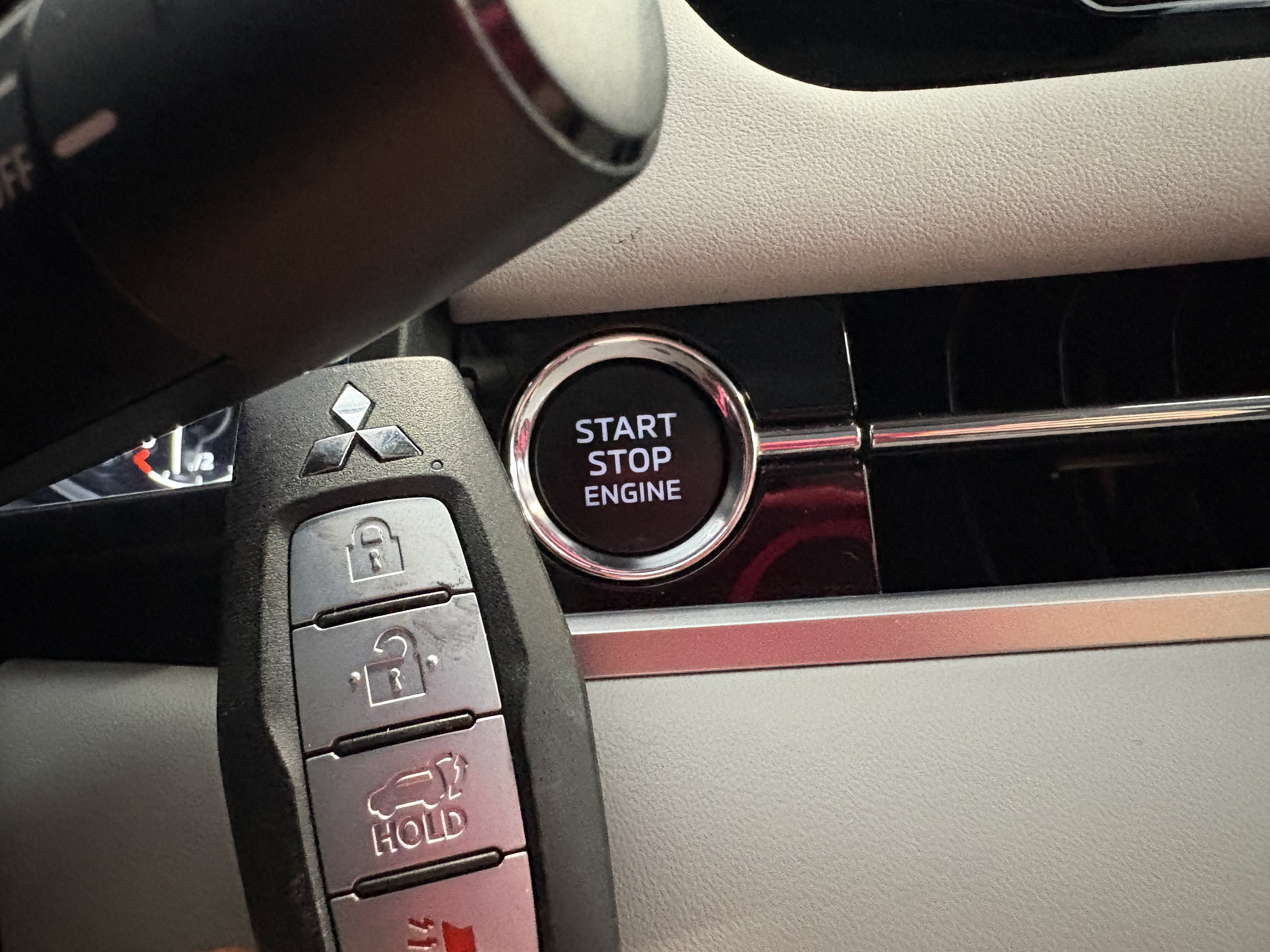 2025 Mitsubishi Outlander SE FWD