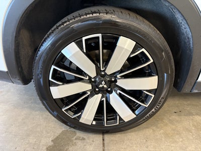 2025 Mitsubishi Outlander SE FWD