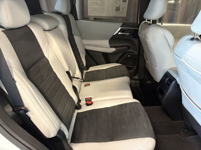 2025 Mitsubishi Outlander SE FWD