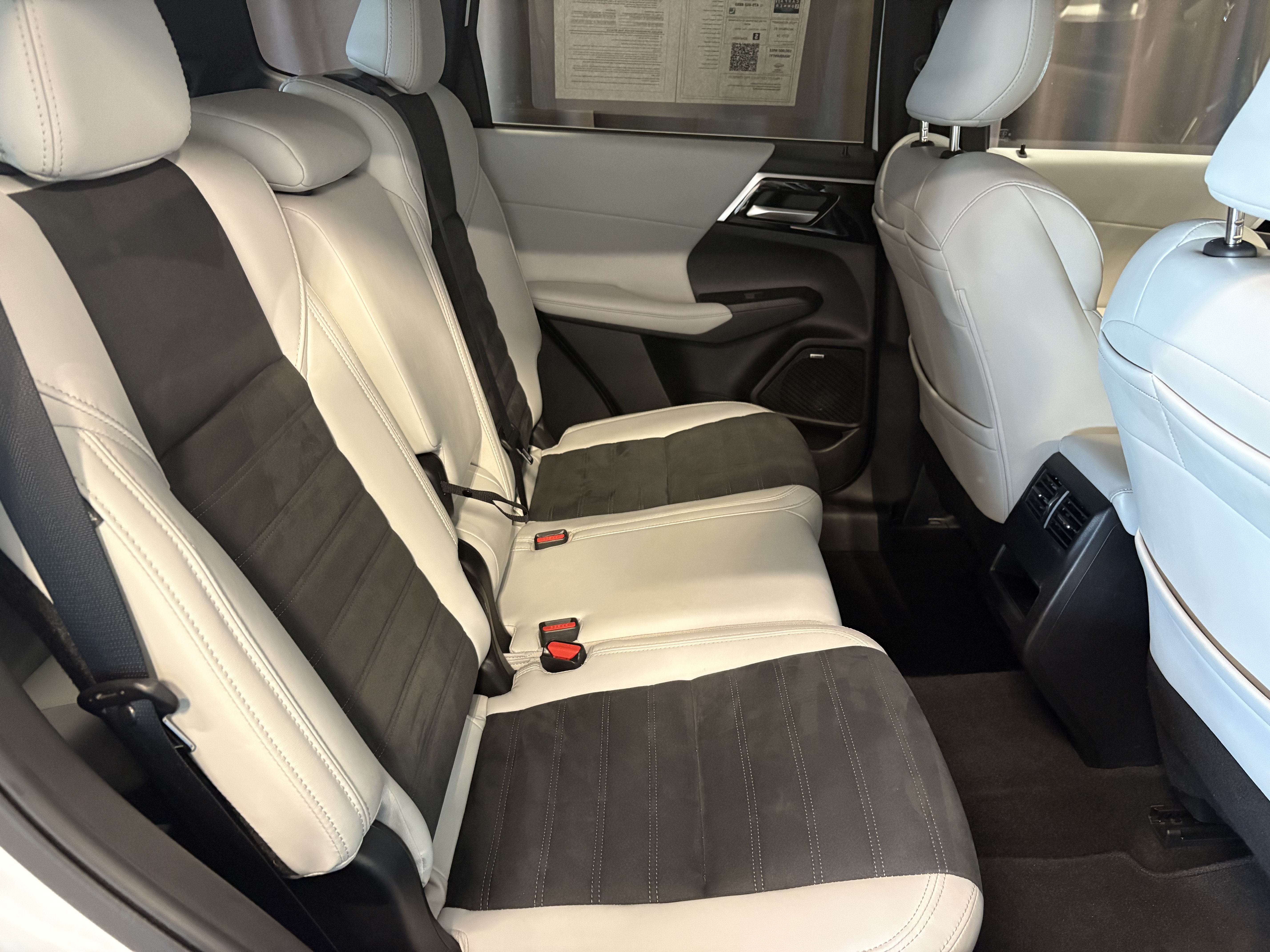 2025 Mitsubishi Outlander SE FWD