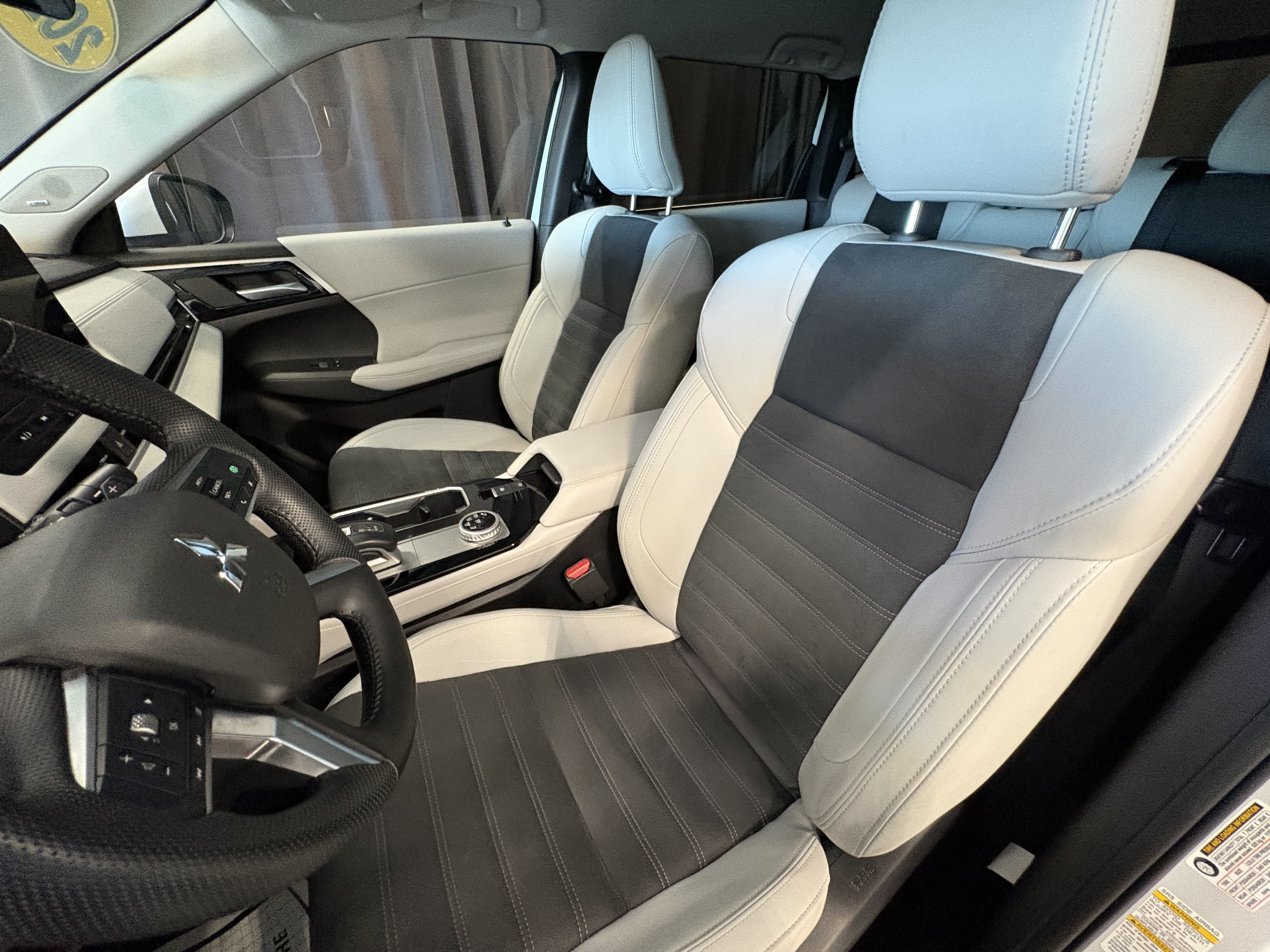 2025 Mitsubishi Outlander SE FWD