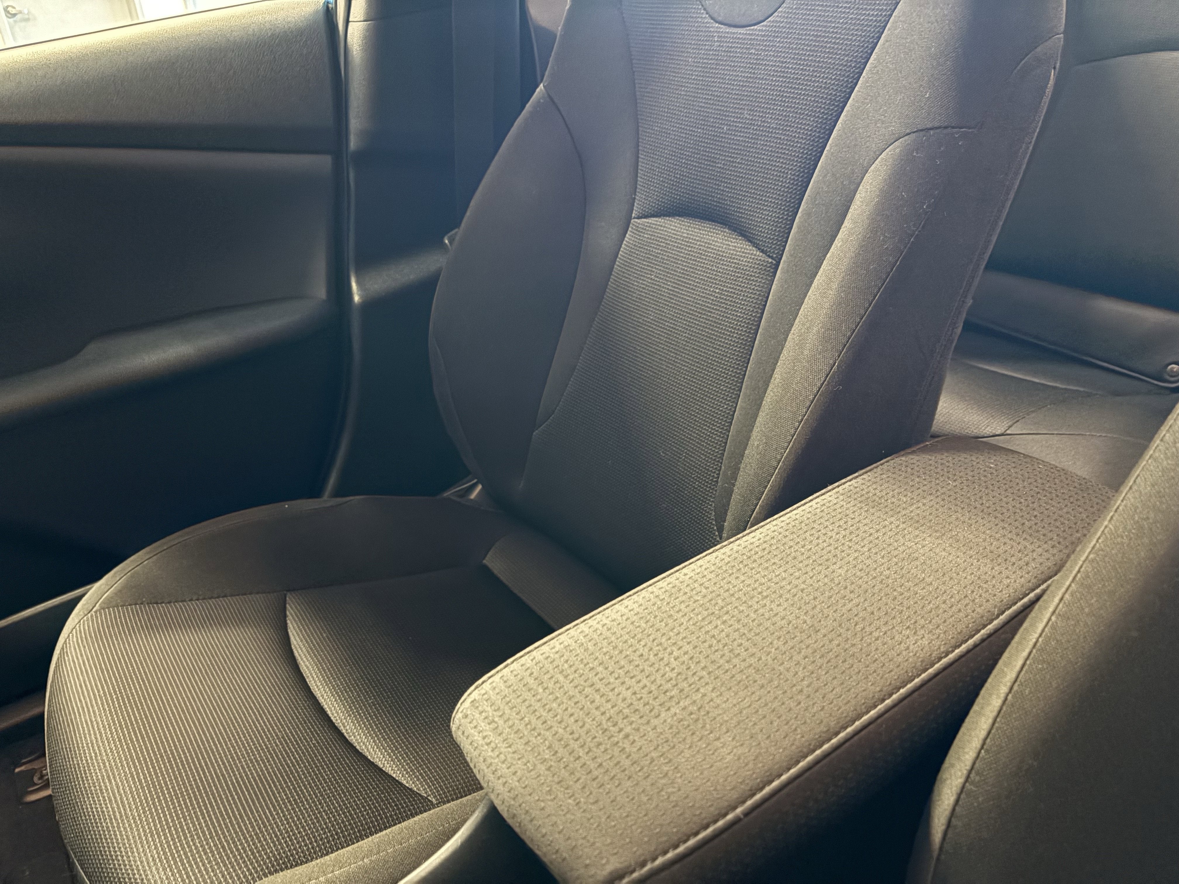 2019 Toyota Prius L Eco FWD