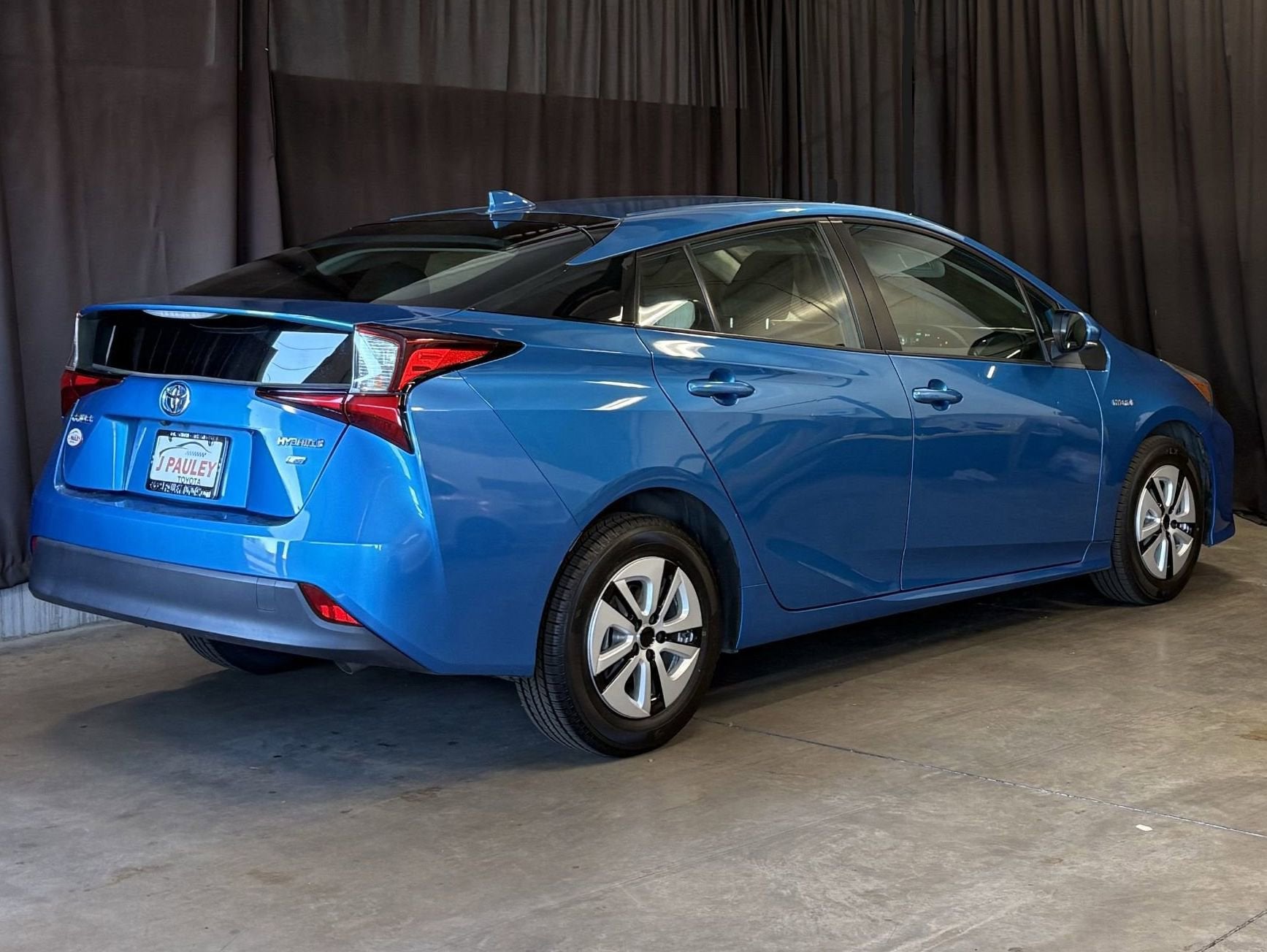 2019 Toyota Prius L Eco FWD