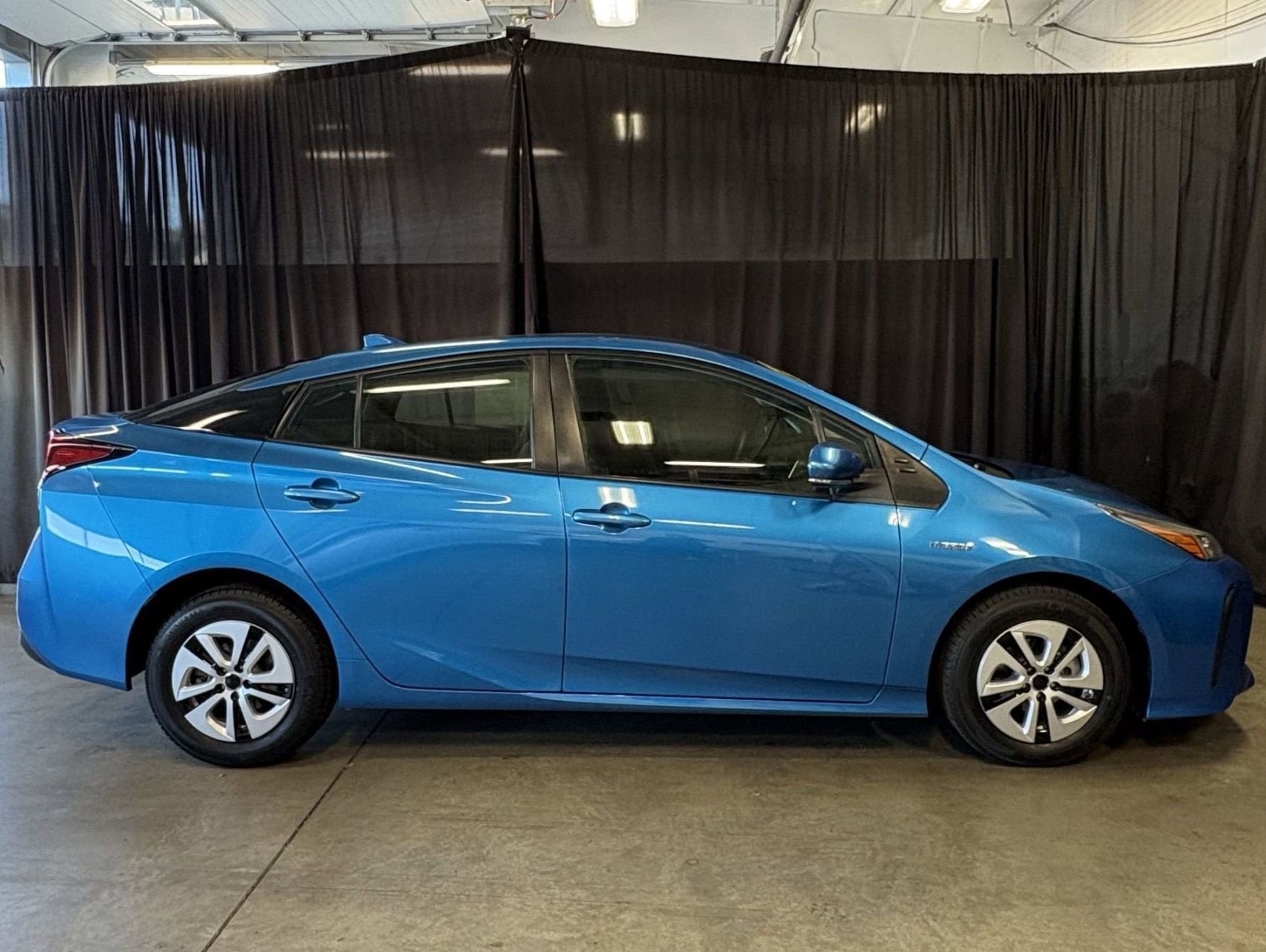 2019 Toyota Prius L Eco FWD