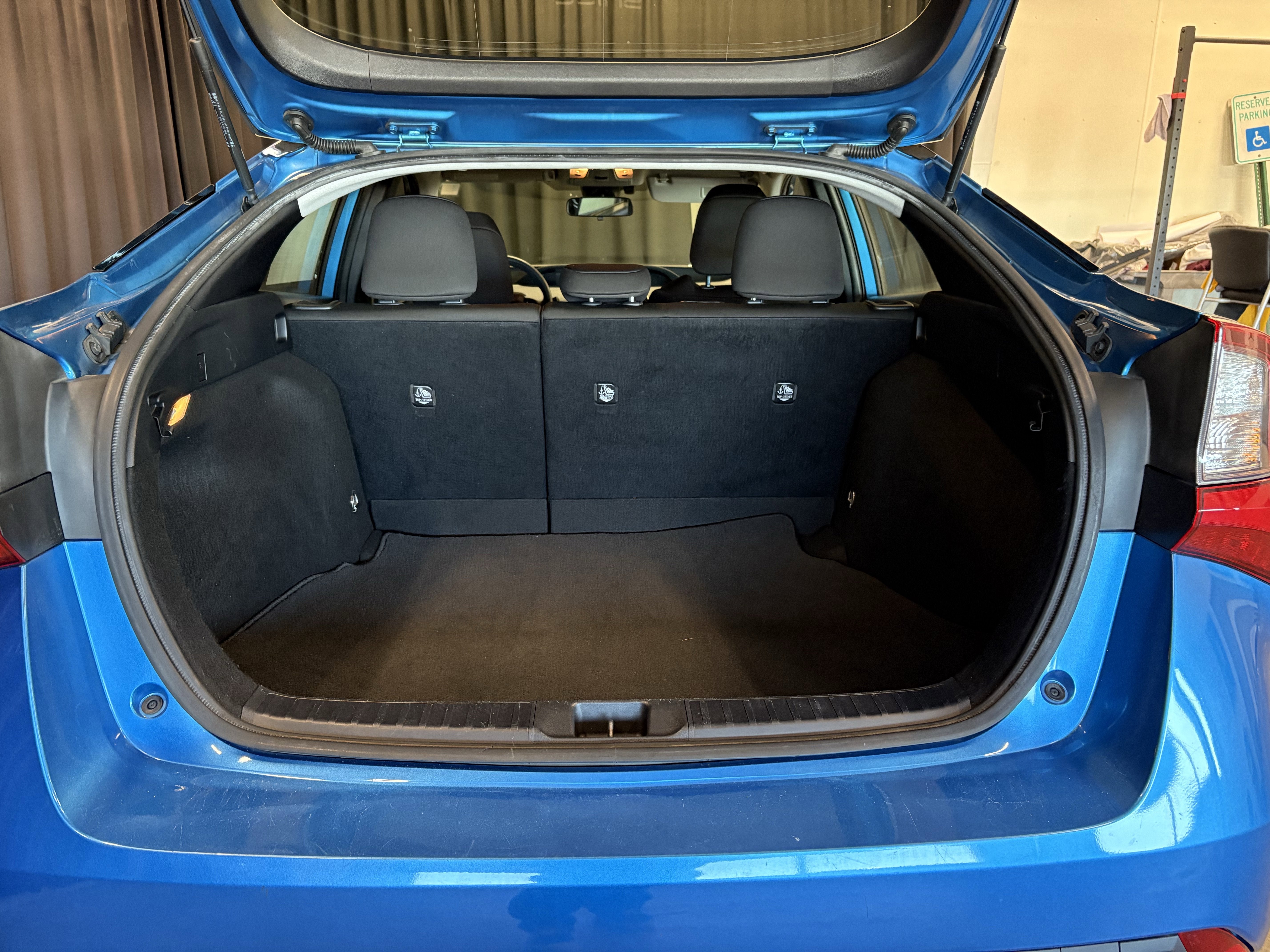 2019 Toyota Prius L Eco FWD