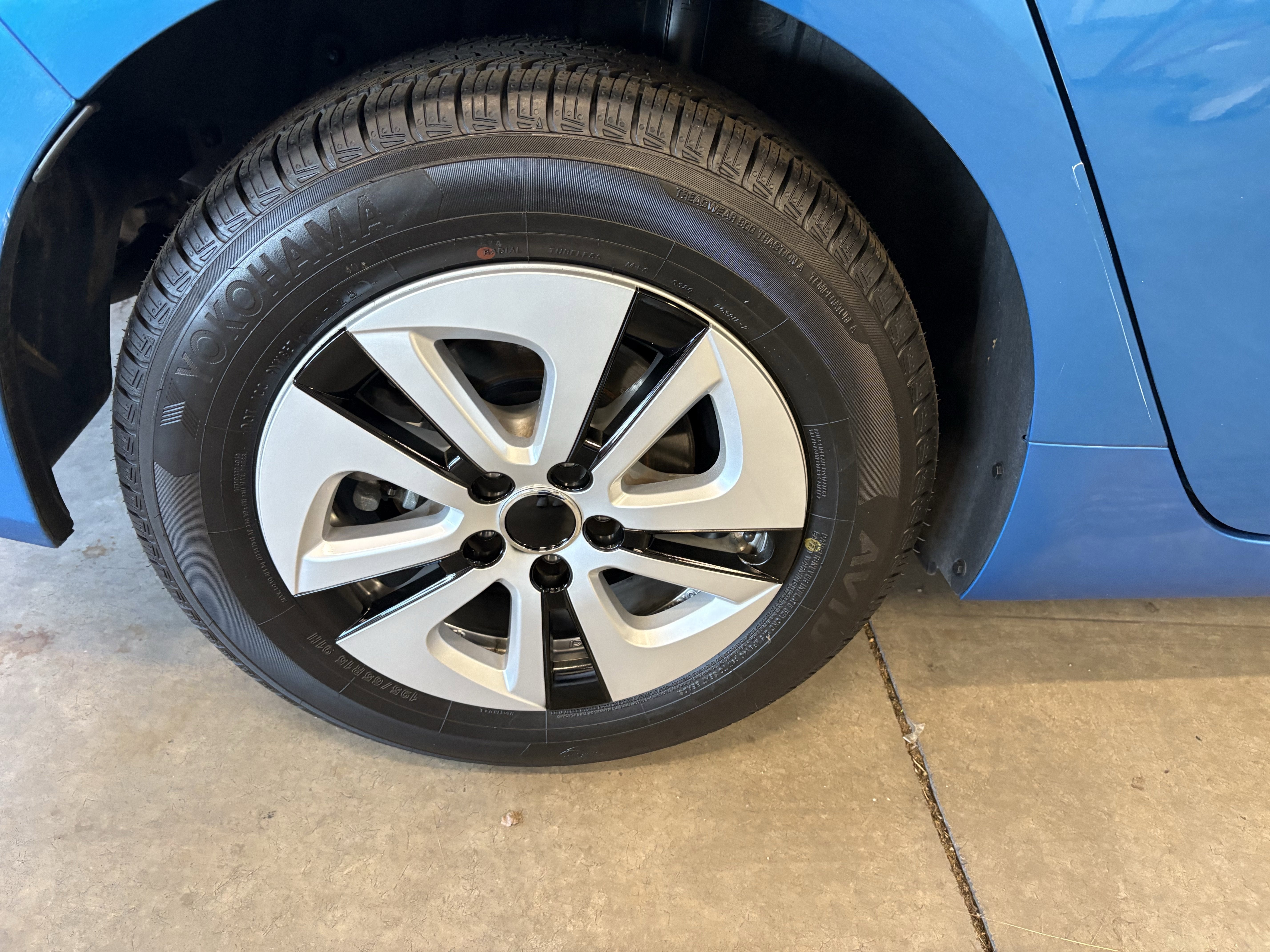 2019 Toyota Prius L Eco FWD