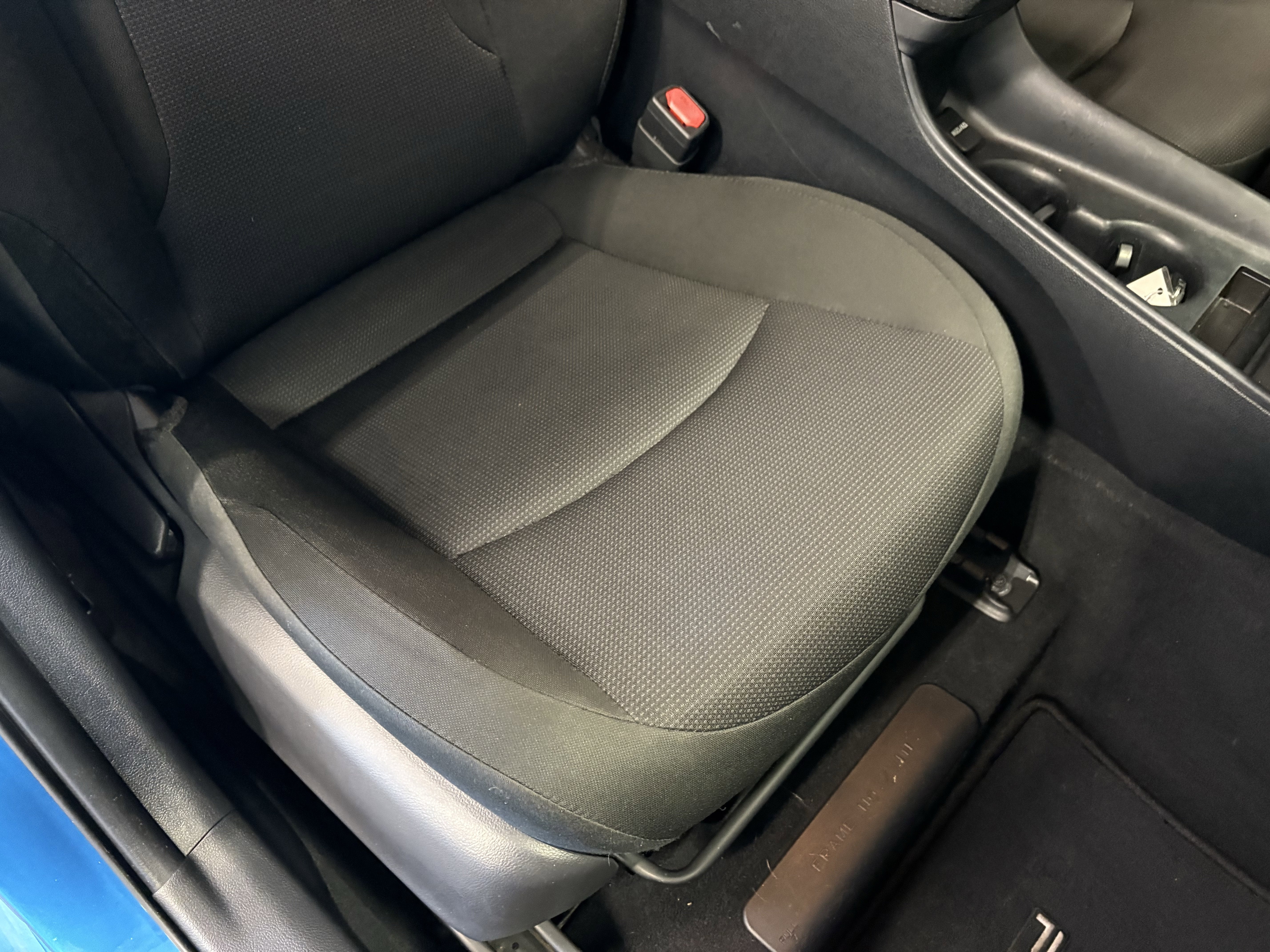 2019 Toyota Prius L Eco FWD