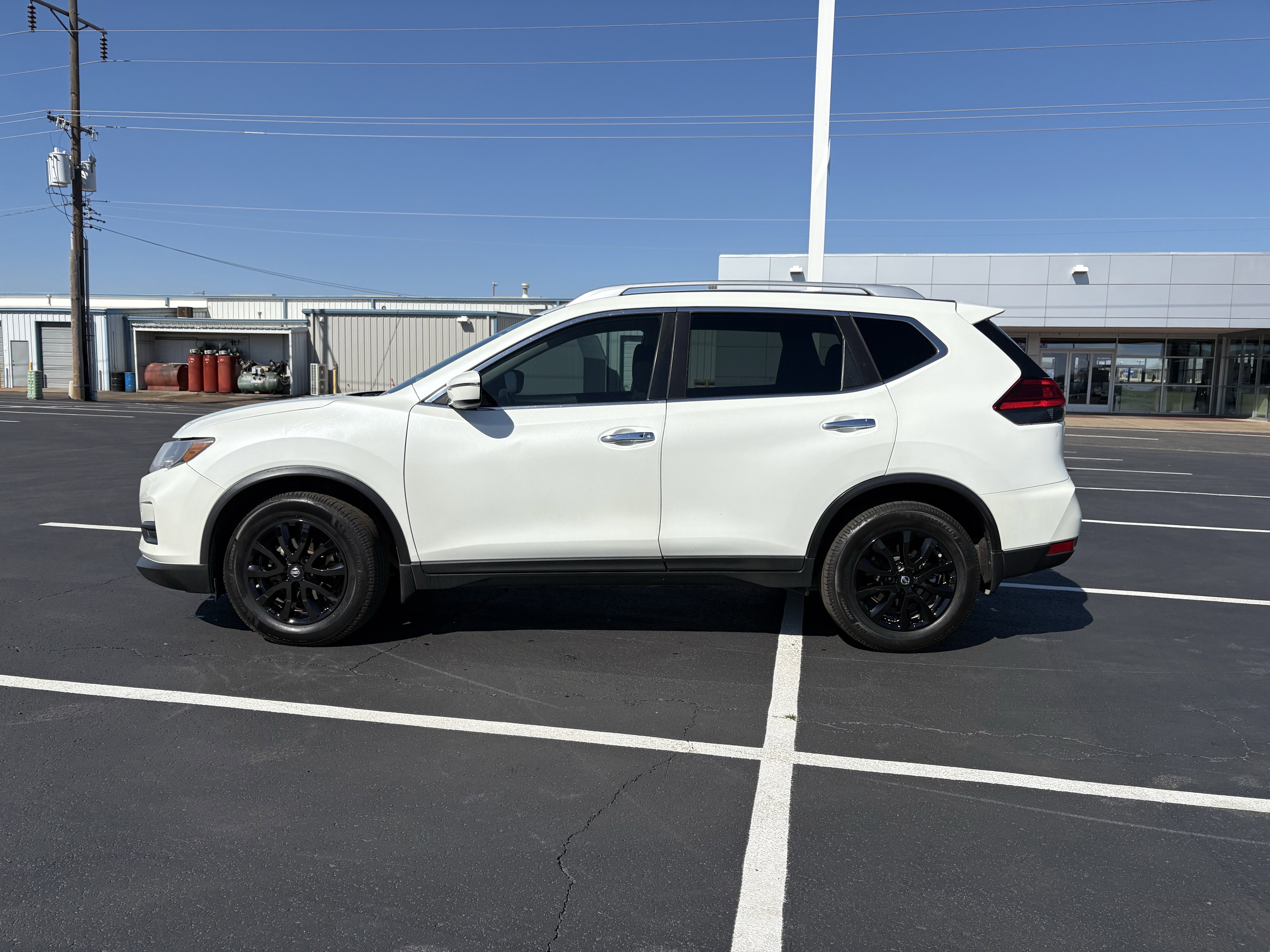 Used 2017 Nissan Rogue SV with VIN KNMAT2MT3HP524502 for sale in Fort Smith, AR